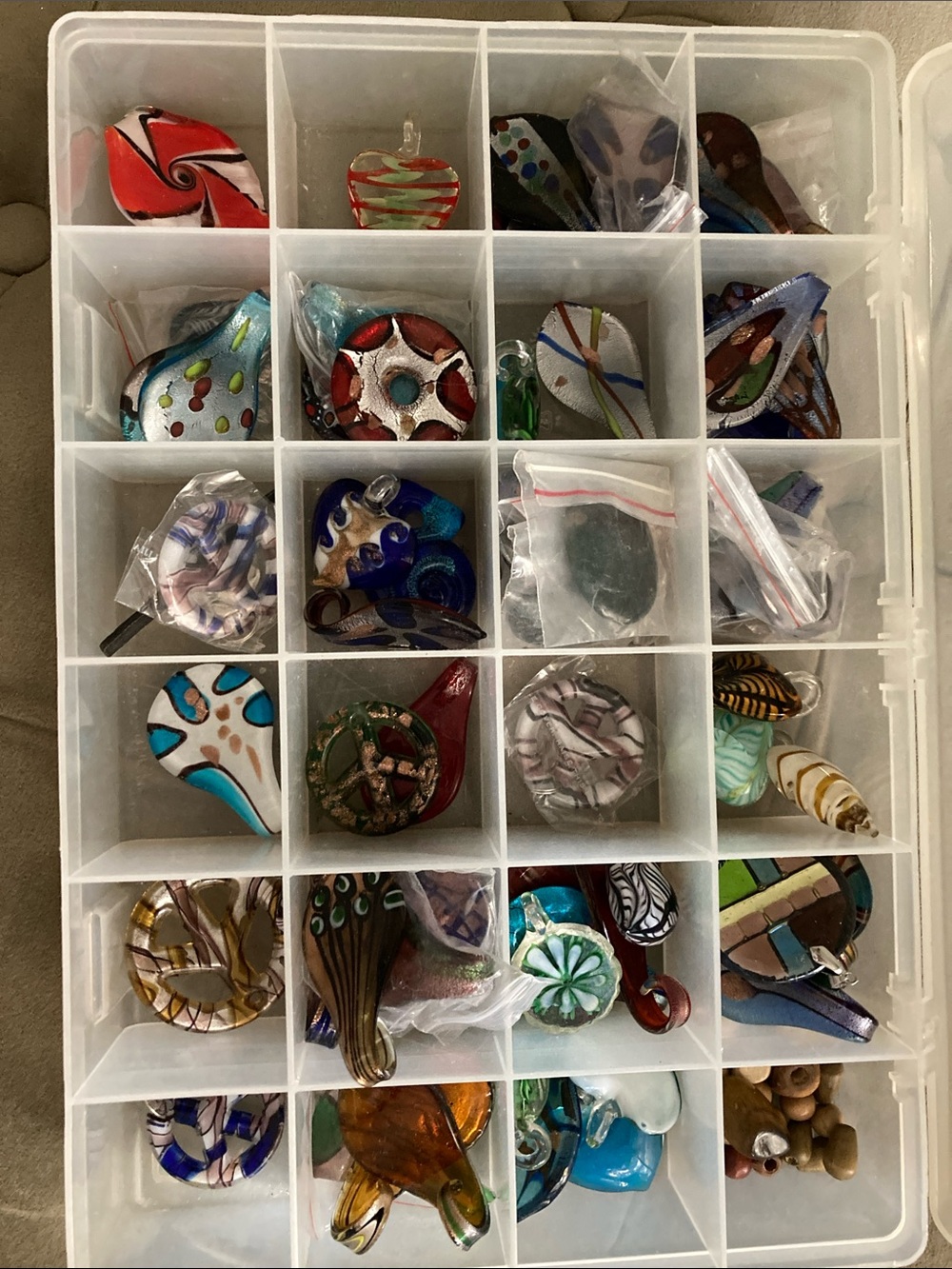 LOT OF GLASS PENDANTS FOR NECKLACES CRAFTS PEACE SIGN HEARTS NEW